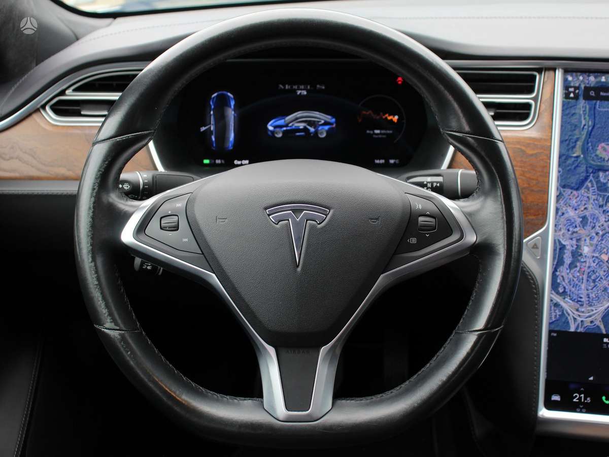 Tesla Model S - 6
