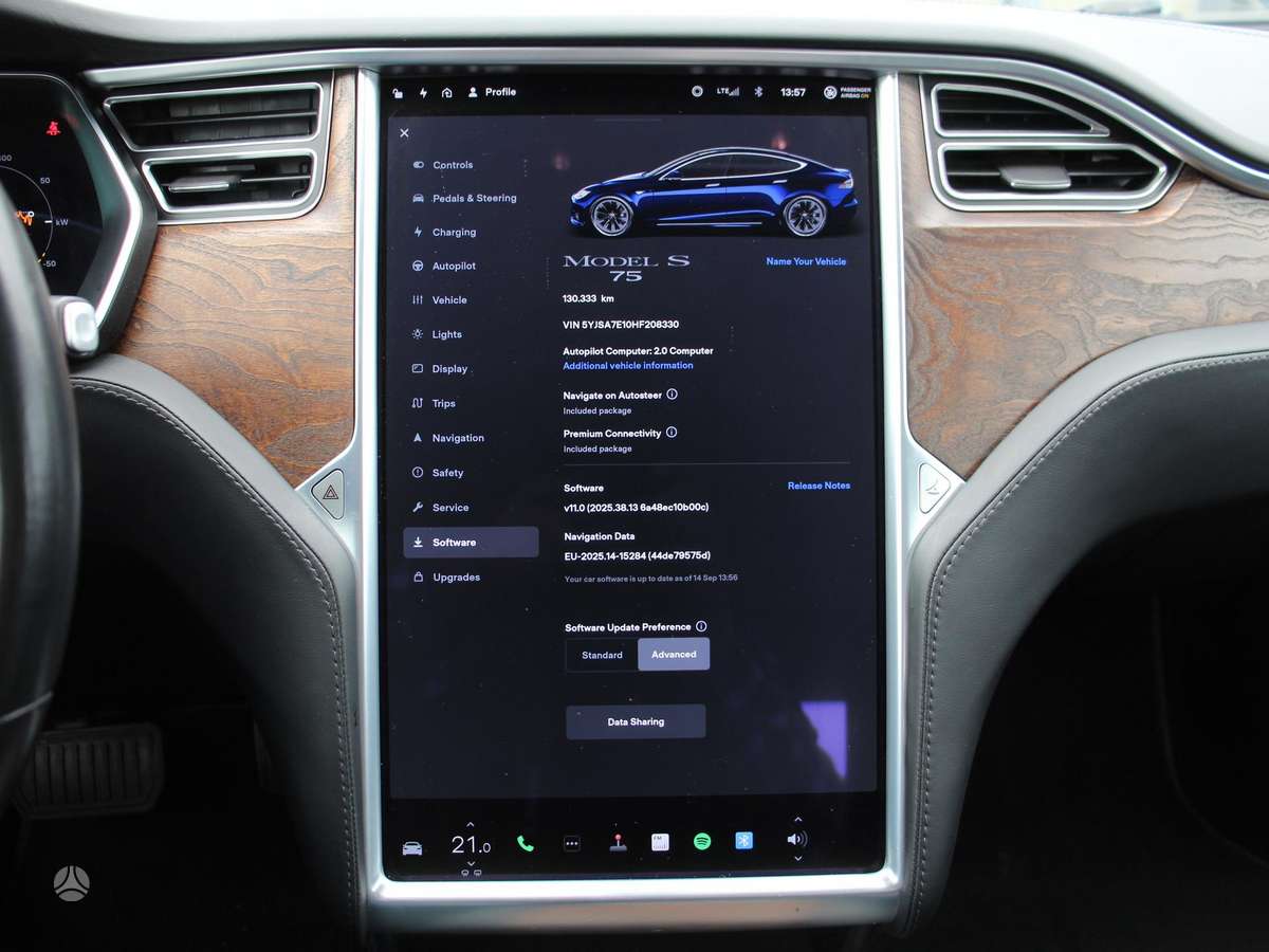 Tesla Model S, Седан