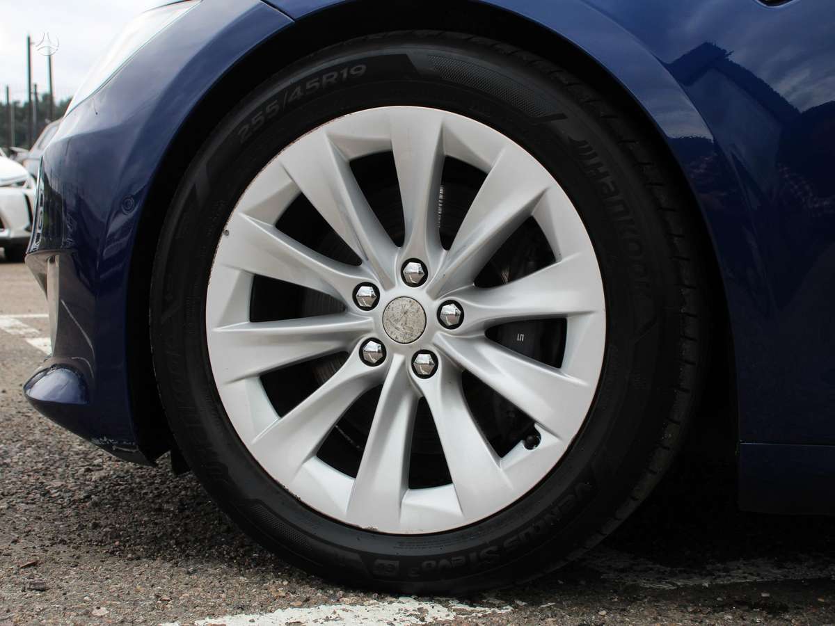 Tesla Model S, sedanas
