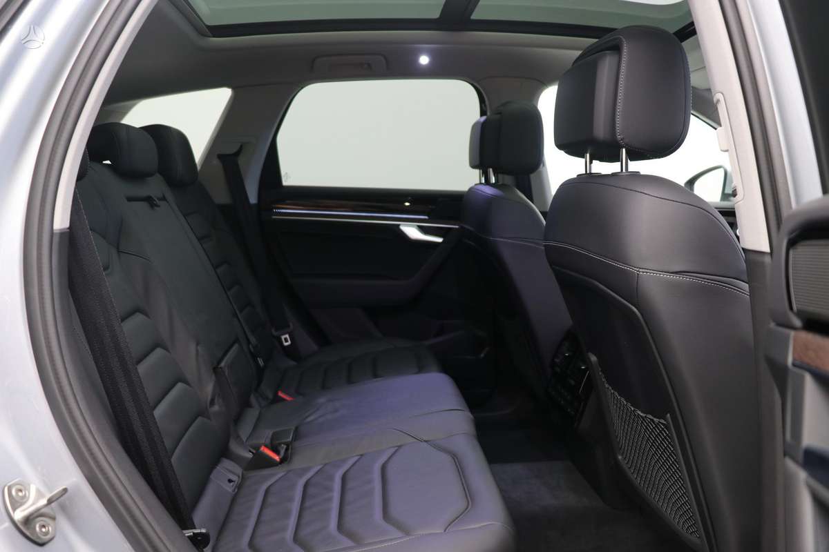 Volkswagen Touareg - 12
