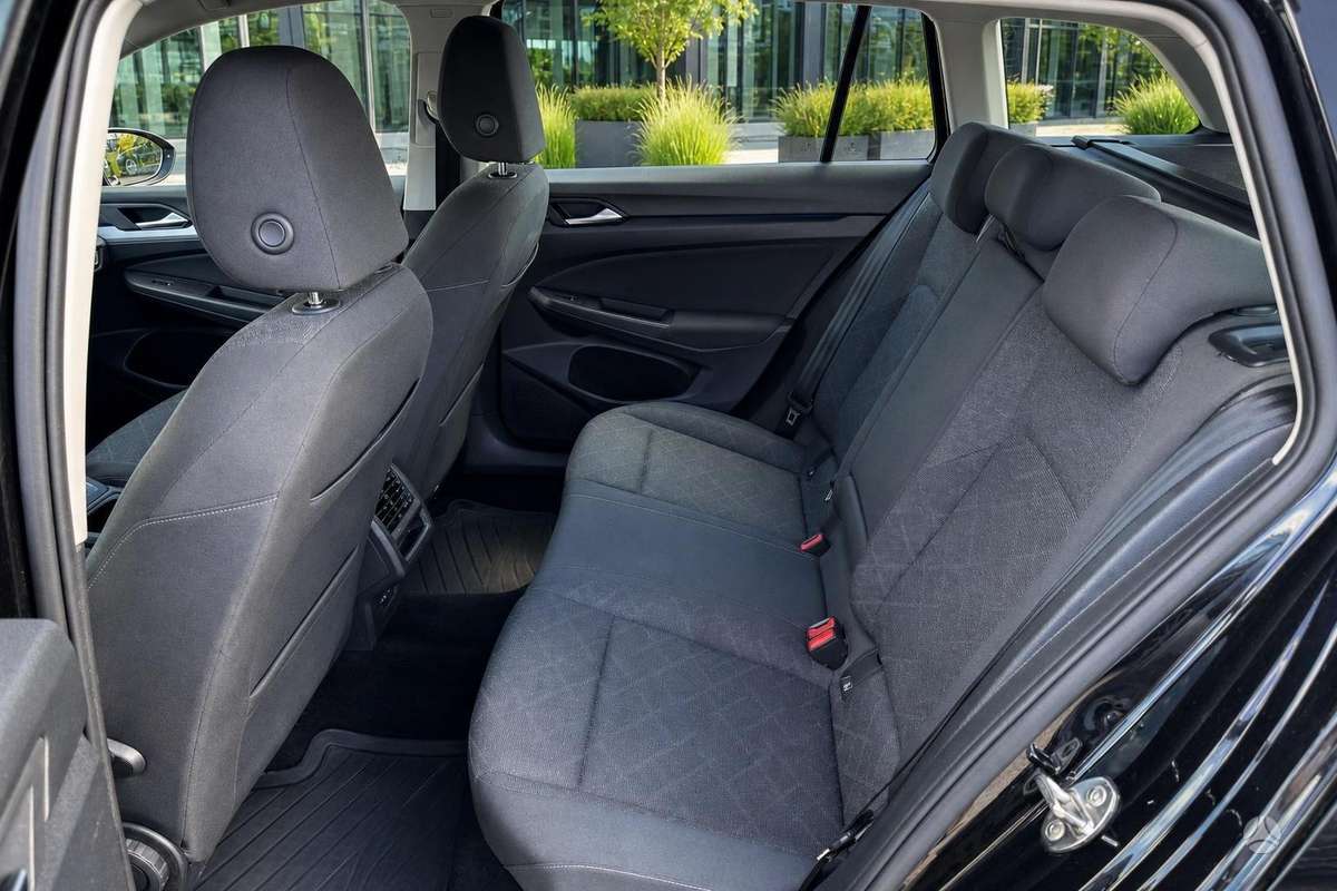 Volkswagen Golf - 6