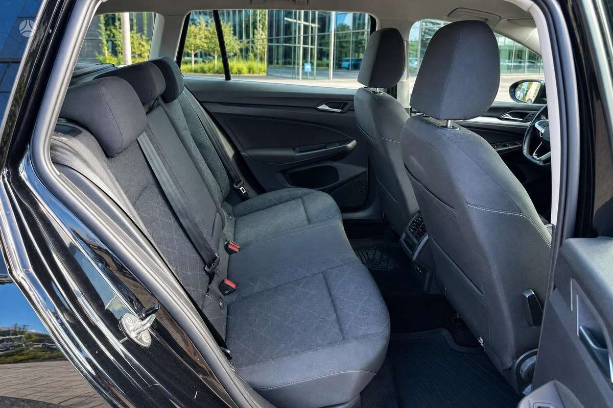 Volkswagen Golf - 8