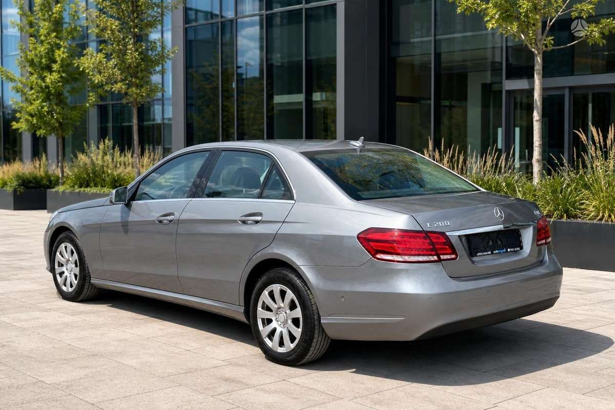 Mercedes-Benz E200 - 3