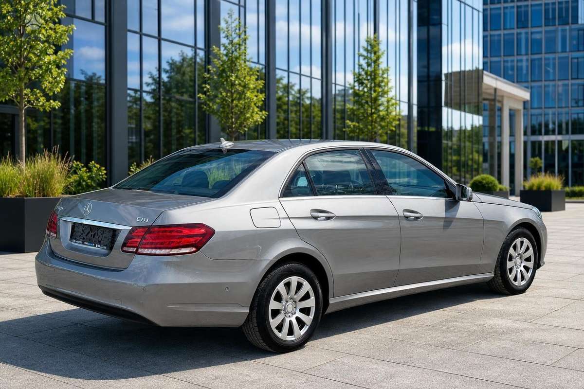 Mercedes-Benz E200 - 4