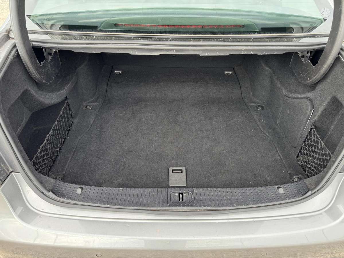 Mercedes-Benz E200 - 10