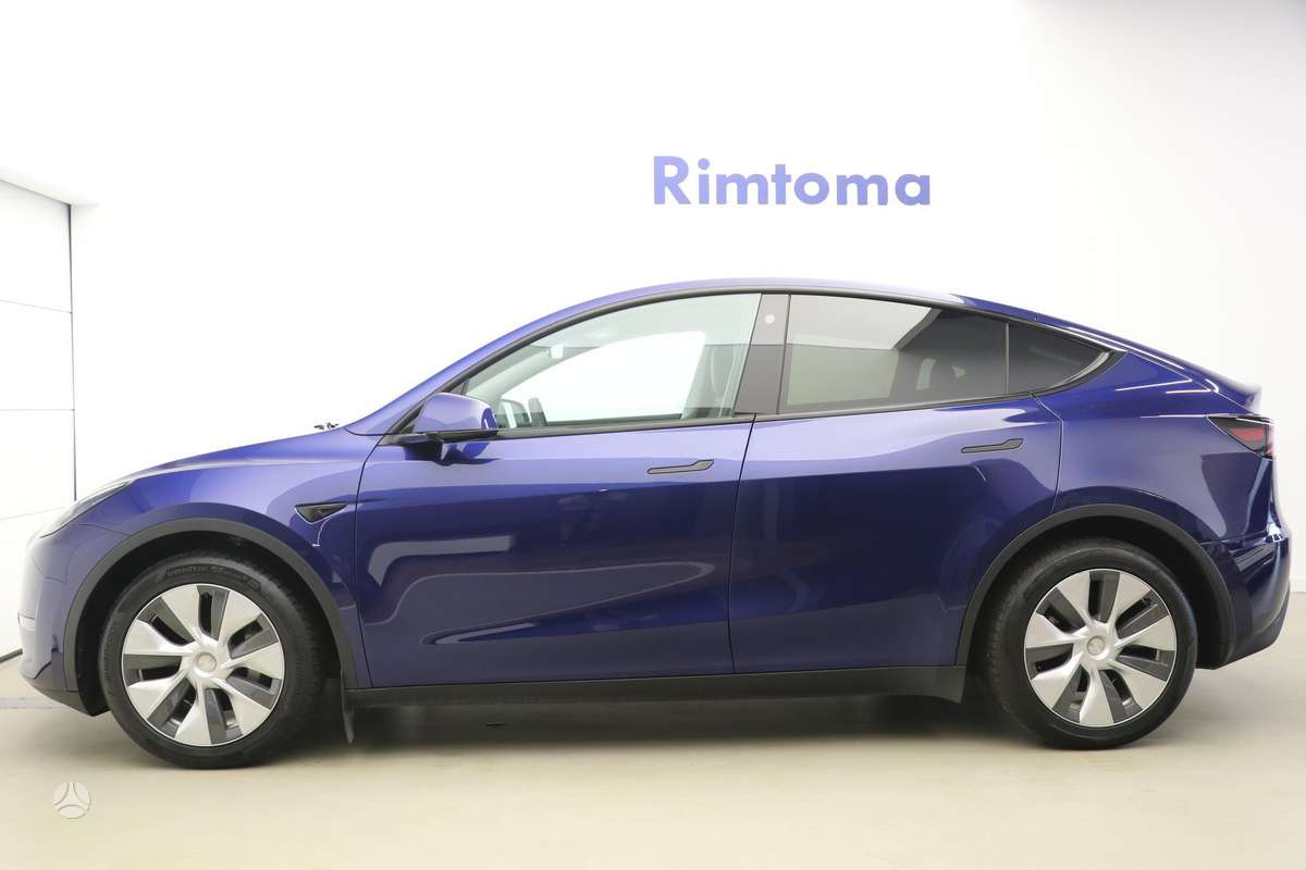 Tesla Model Y - 3