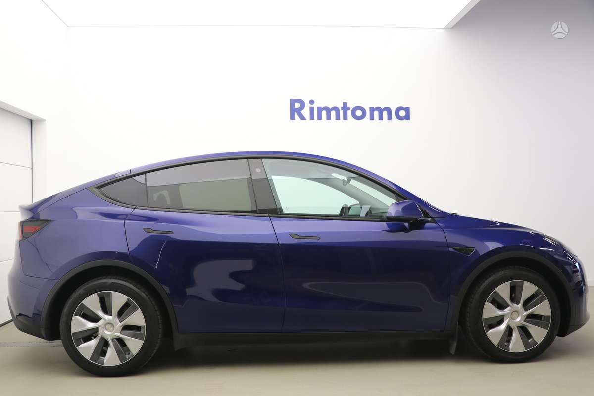 Tesla Model Y - 4