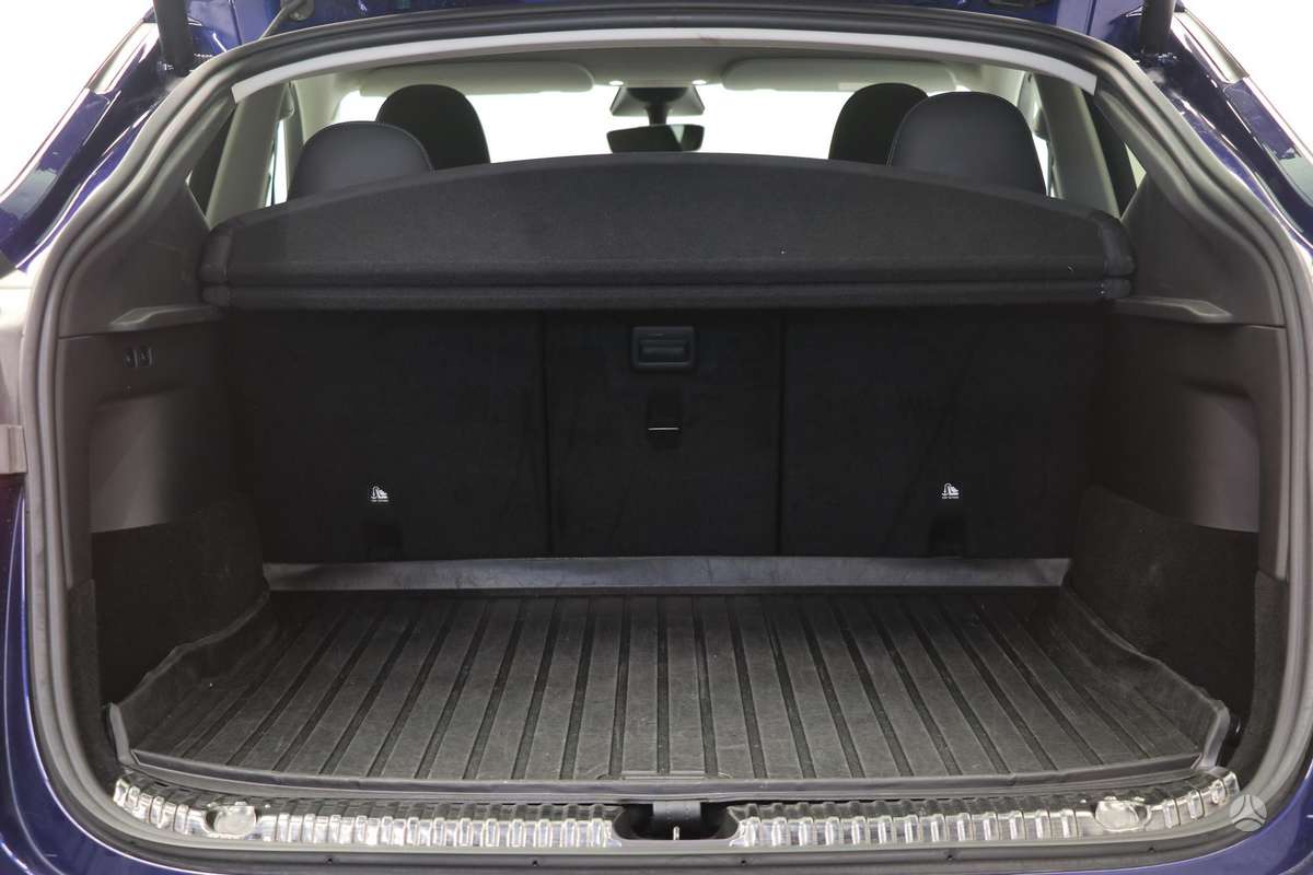 Tesla Model Y - 7