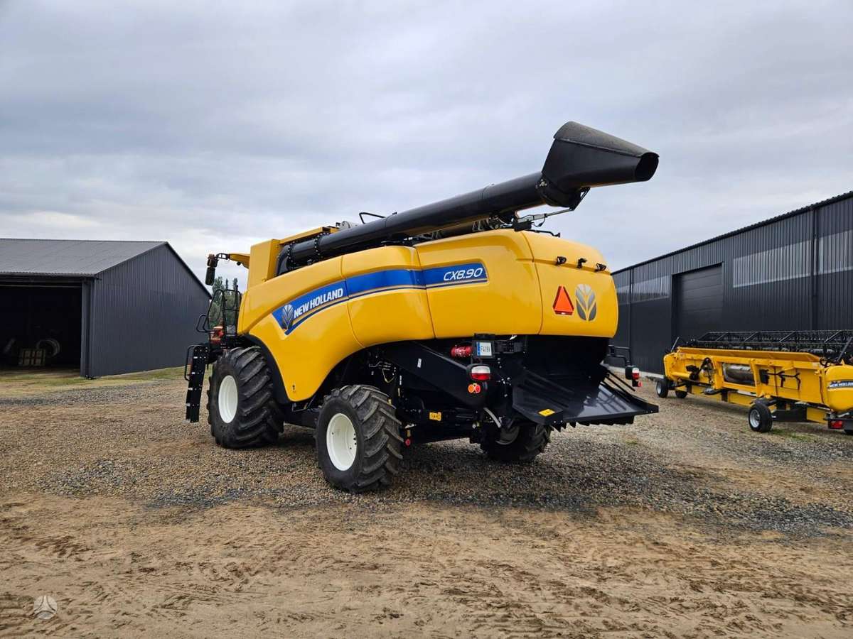New Holland CX8.90, комбайны