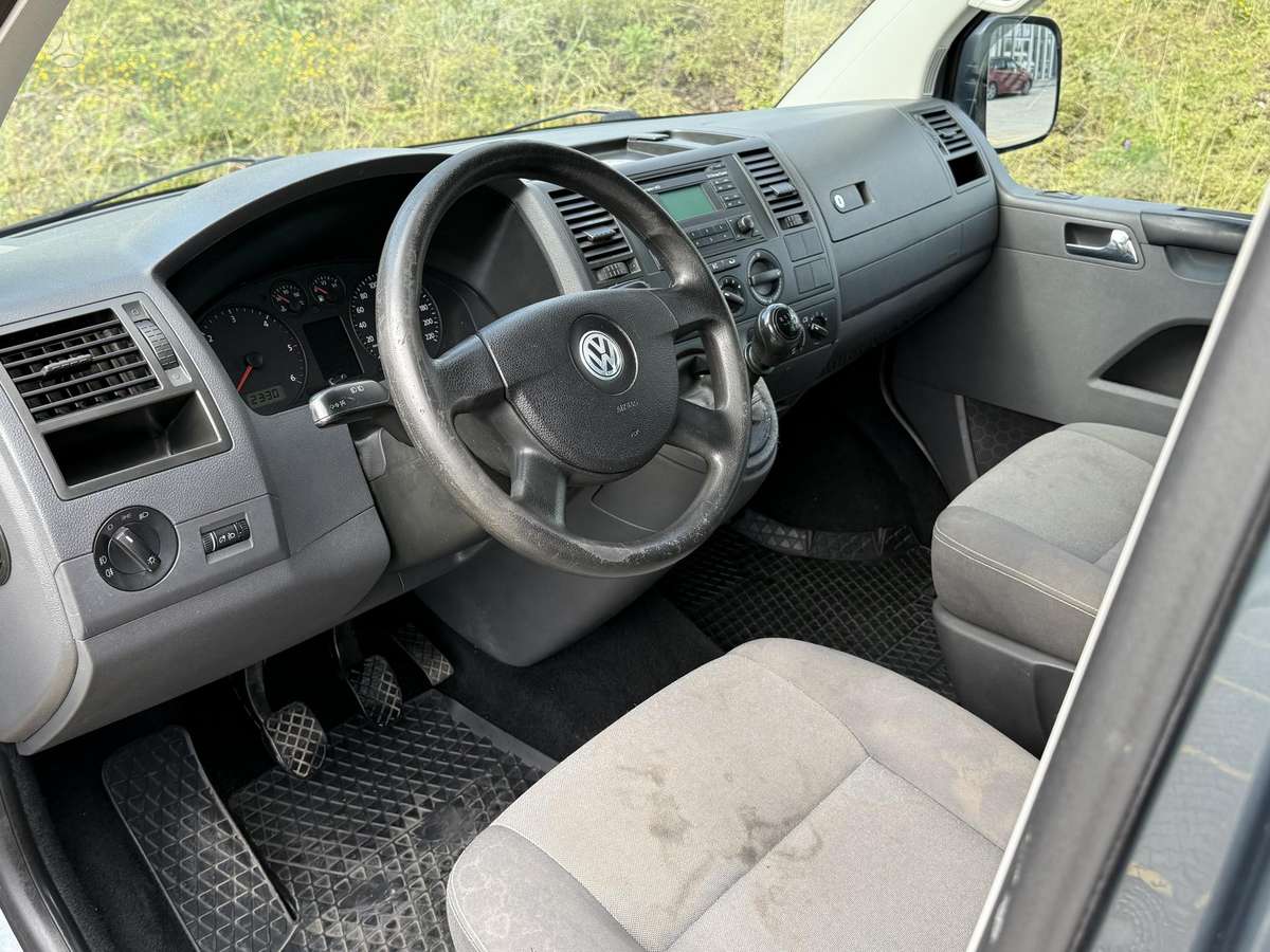 Volkswagen Multivan - 7