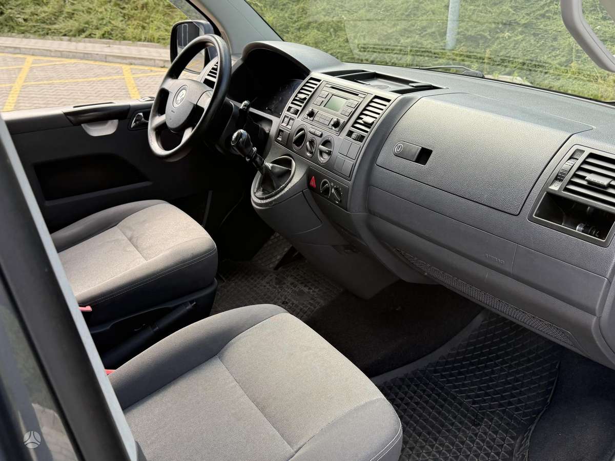 Volkswagen Multivan - 8