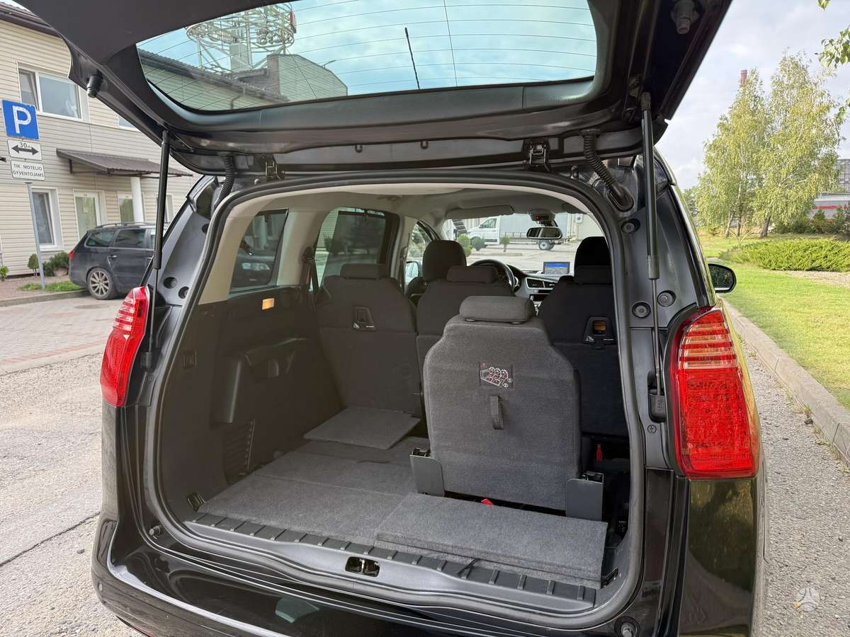Peugeot 5008 - 8