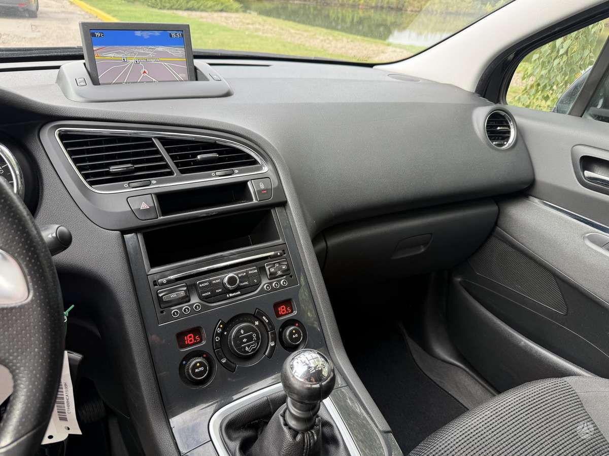 Peugeot 5008 - 10