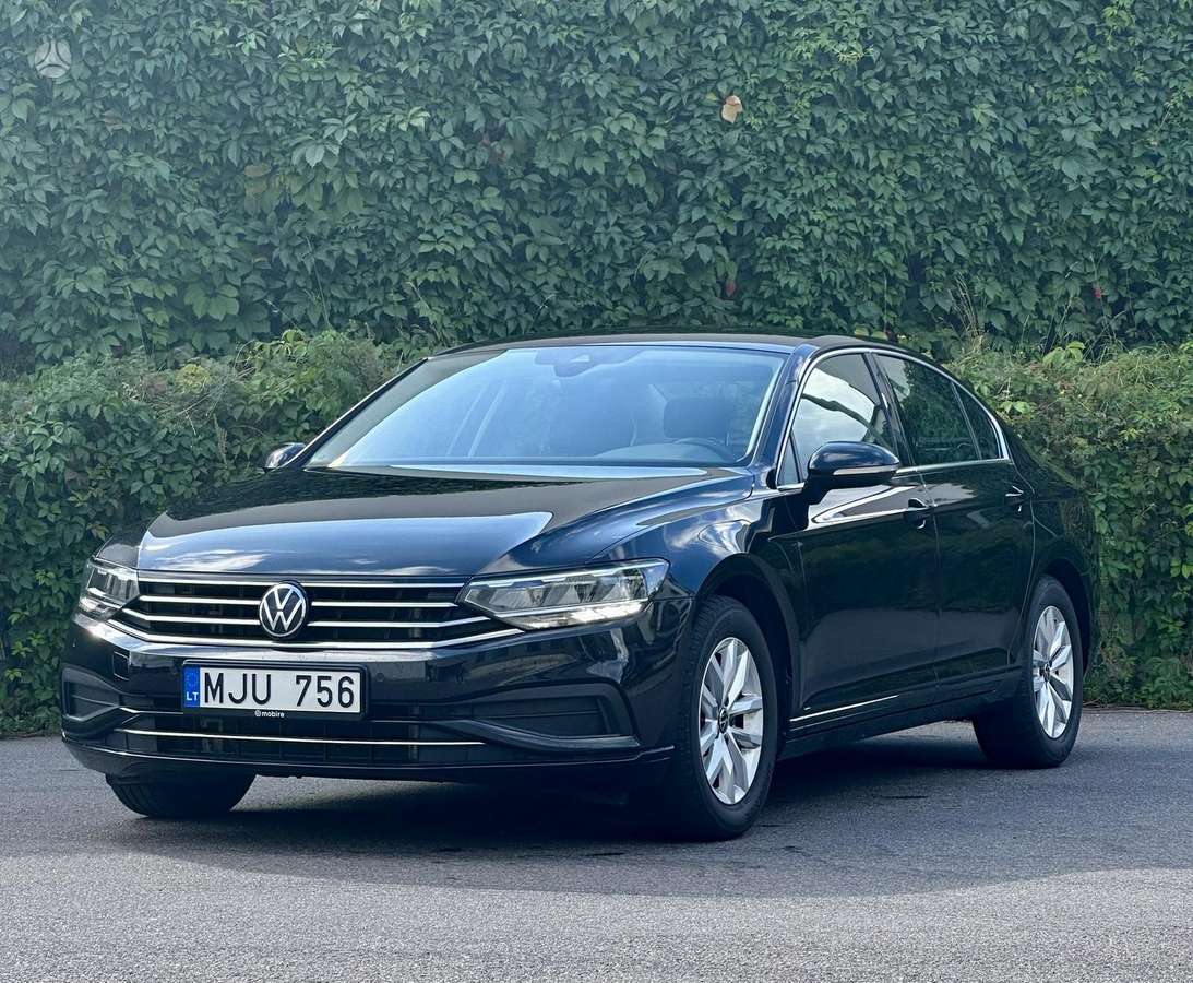Volkswagen Passat - 1
