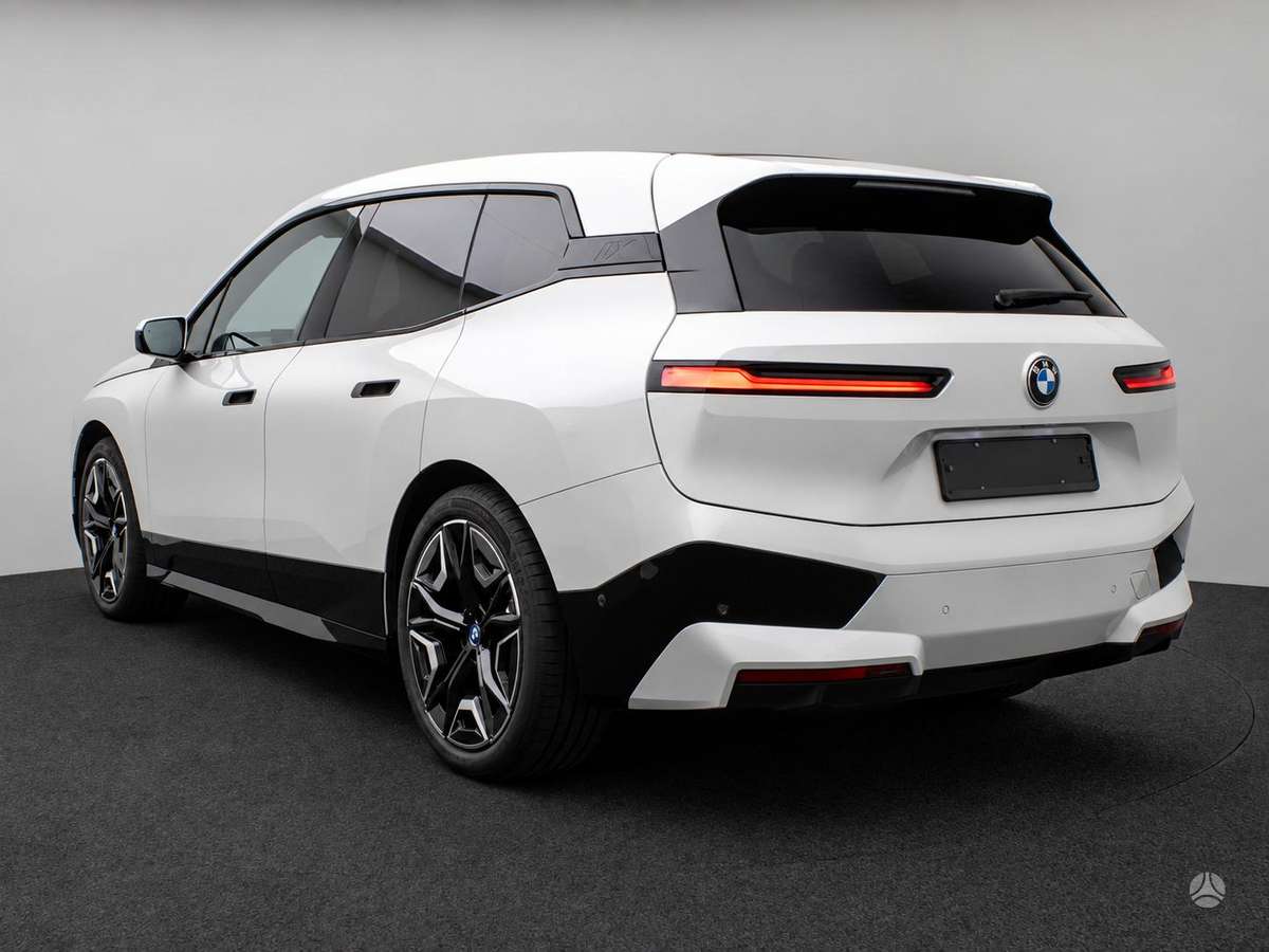 BMW iX - 2