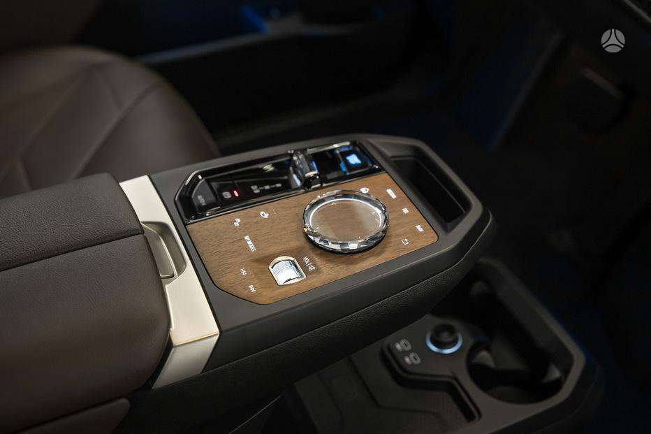BMW iX - 4