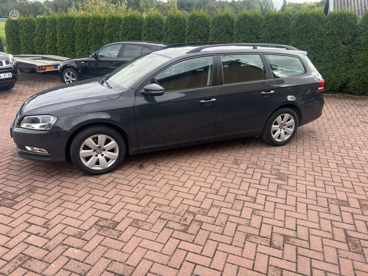 Volkswagen Passat - 1
