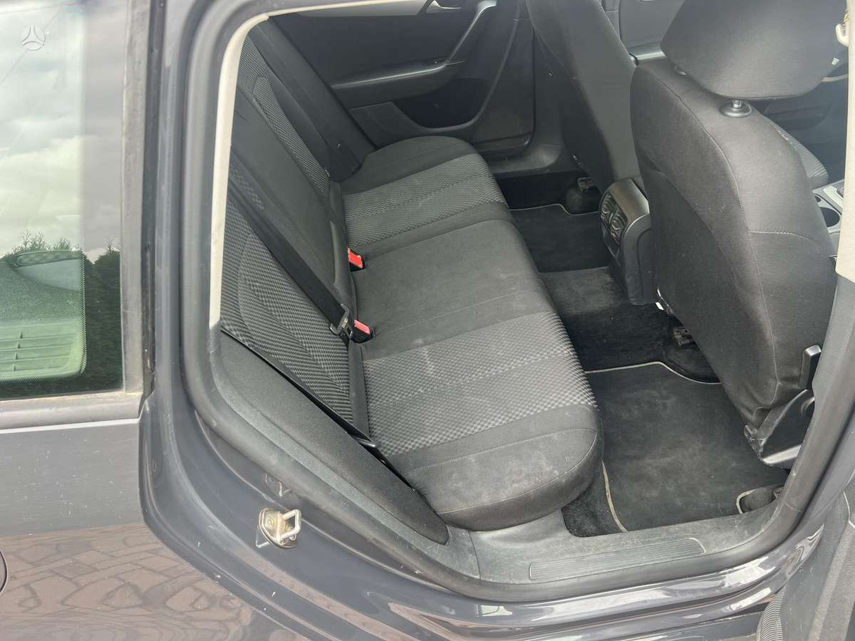 Volkswagen Passat - 11