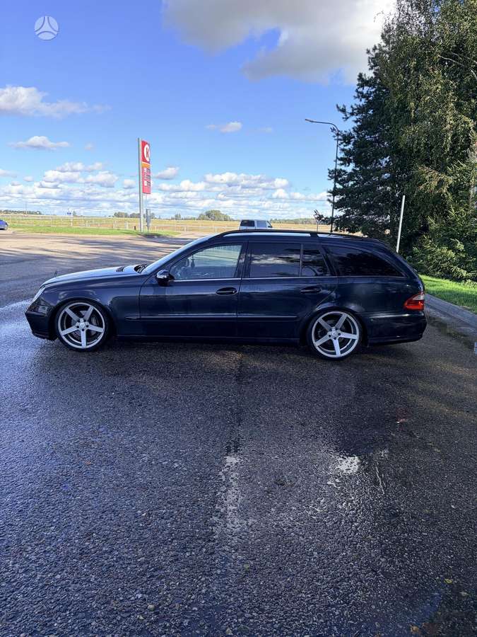 Mercedes-Benz E320 - 2