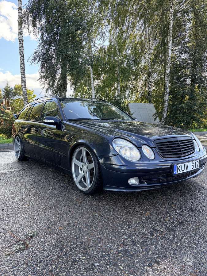 Mercedes-Benz E320 - 3