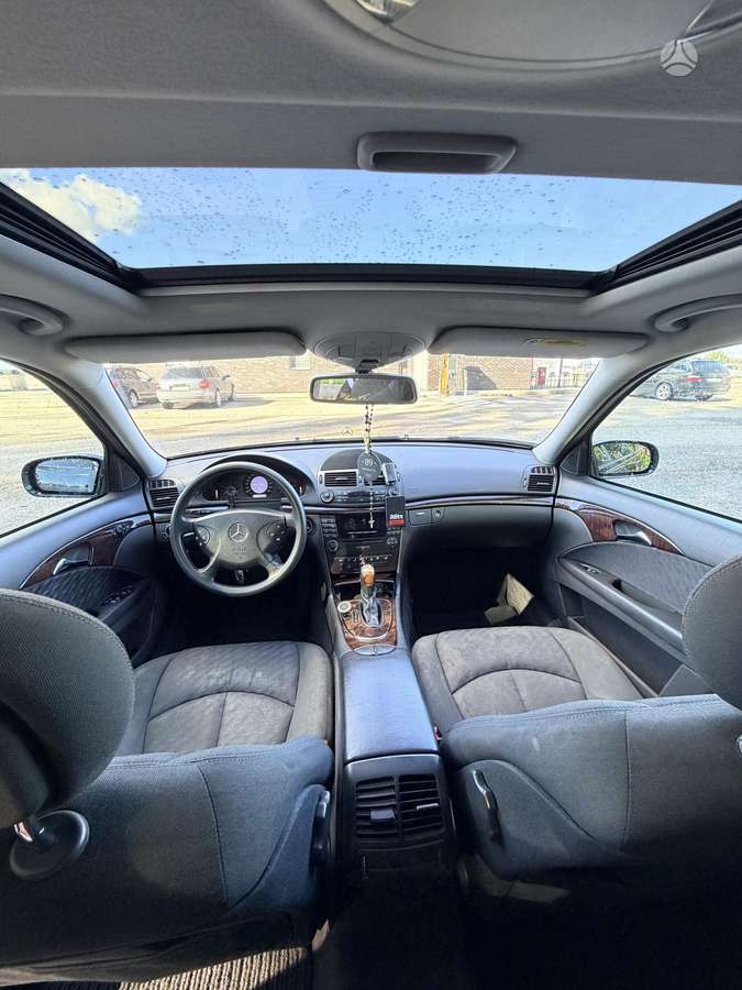 Mercedes-Benz E320 - 10