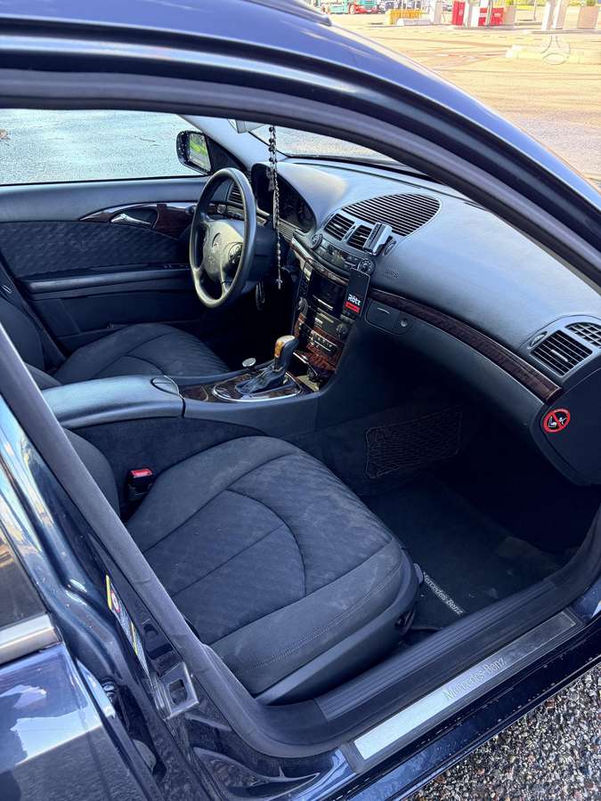Mercedes-Benz E320 - 12
