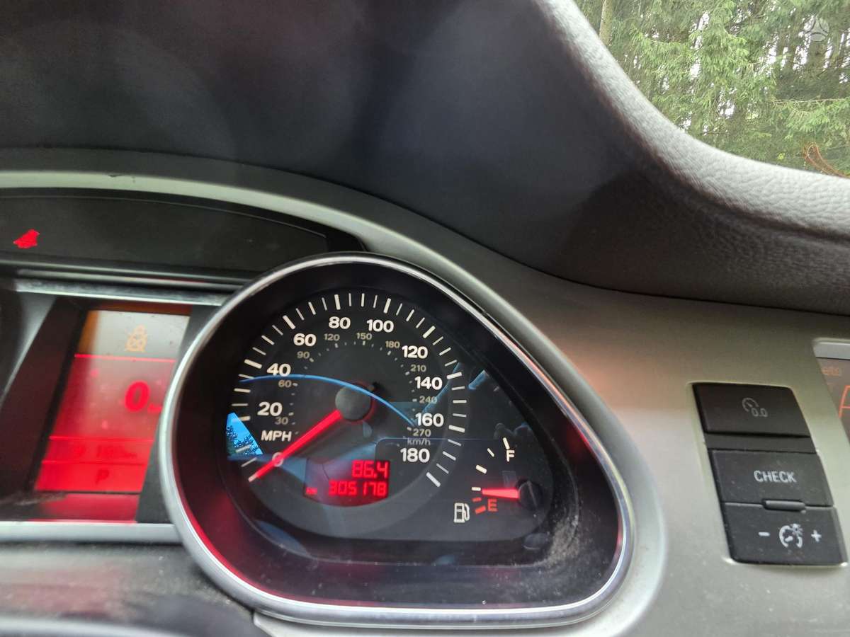 Audi Q7 - 8