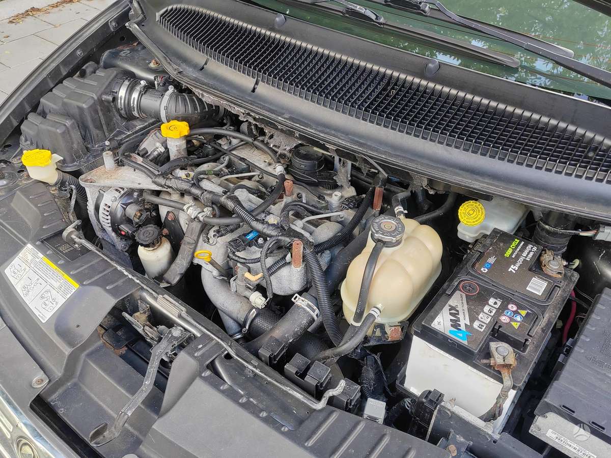 Chrysler Grand Voyager - 10