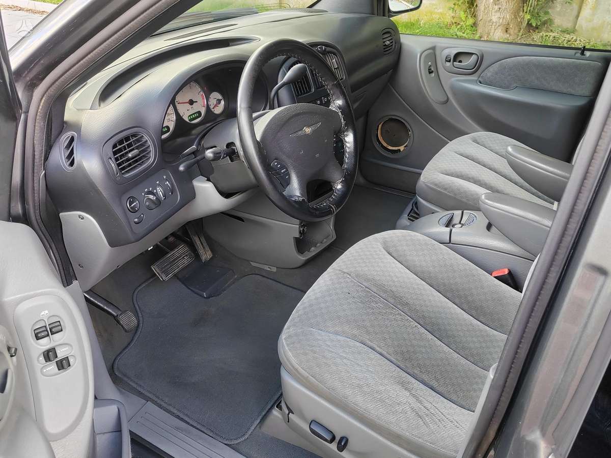 Chrysler Grand Voyager - 11