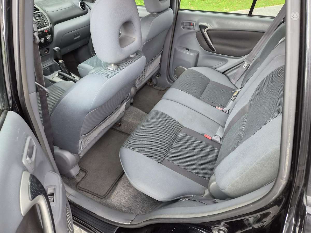 Toyota RAV4 - 10