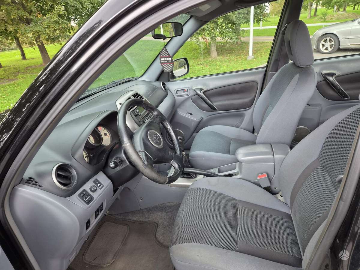 Toyota RAV4 - 11