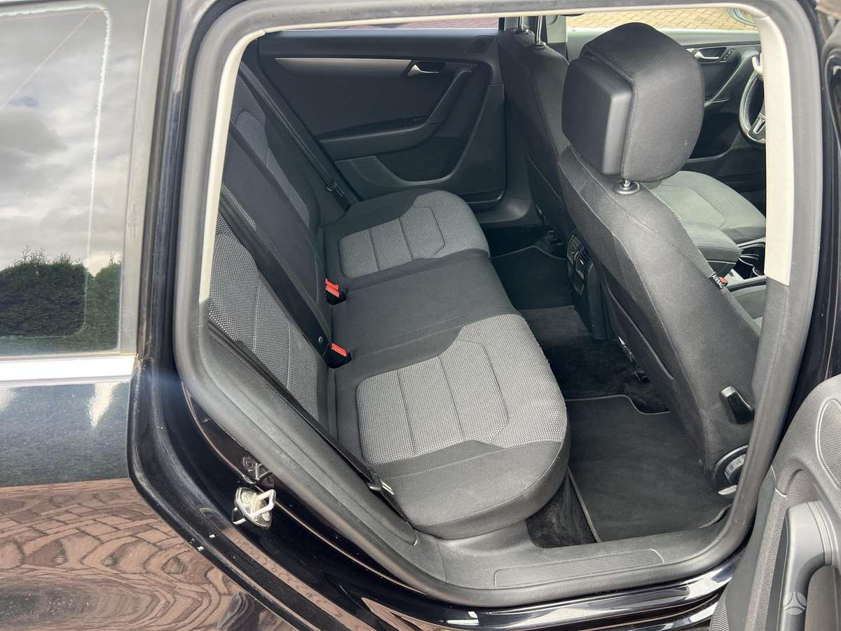Volkswagen Passat - 11
