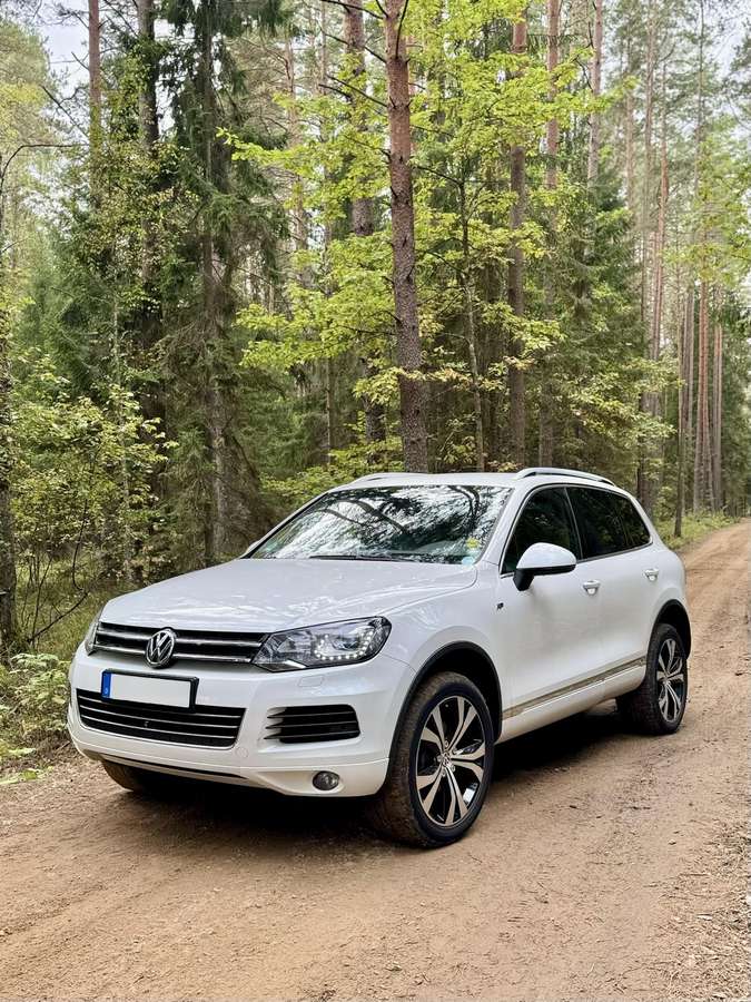 Volkswagen Touareg - 1