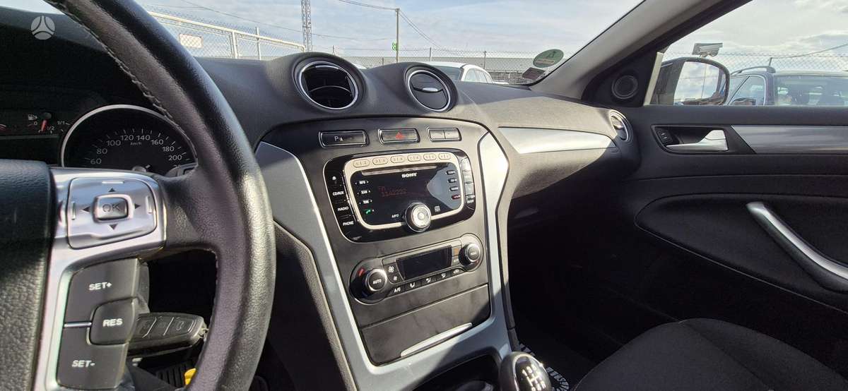 Ford Mondeo - 10