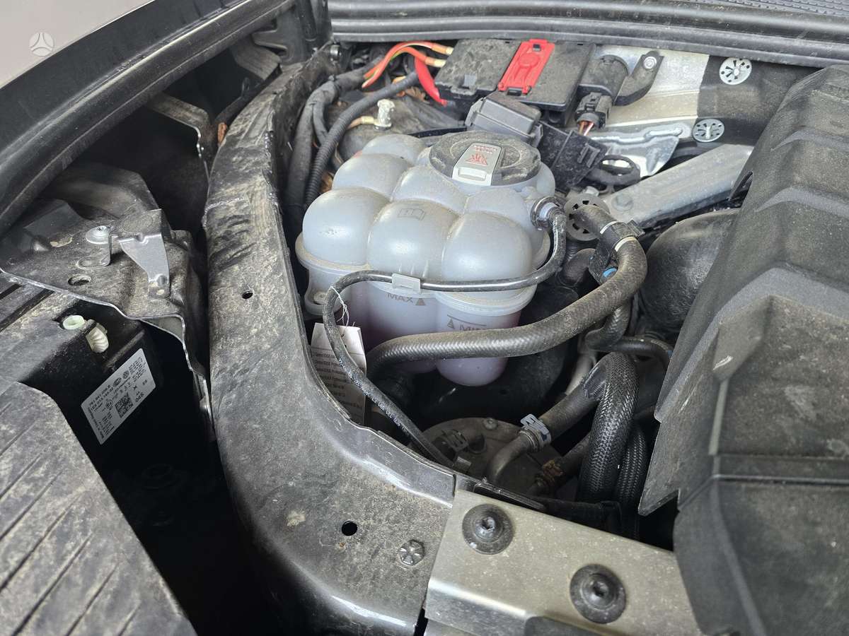 Volkswagen Touareg - 12