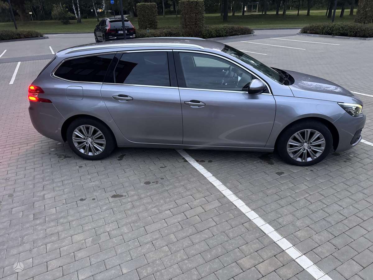Peugeot 308 - 8