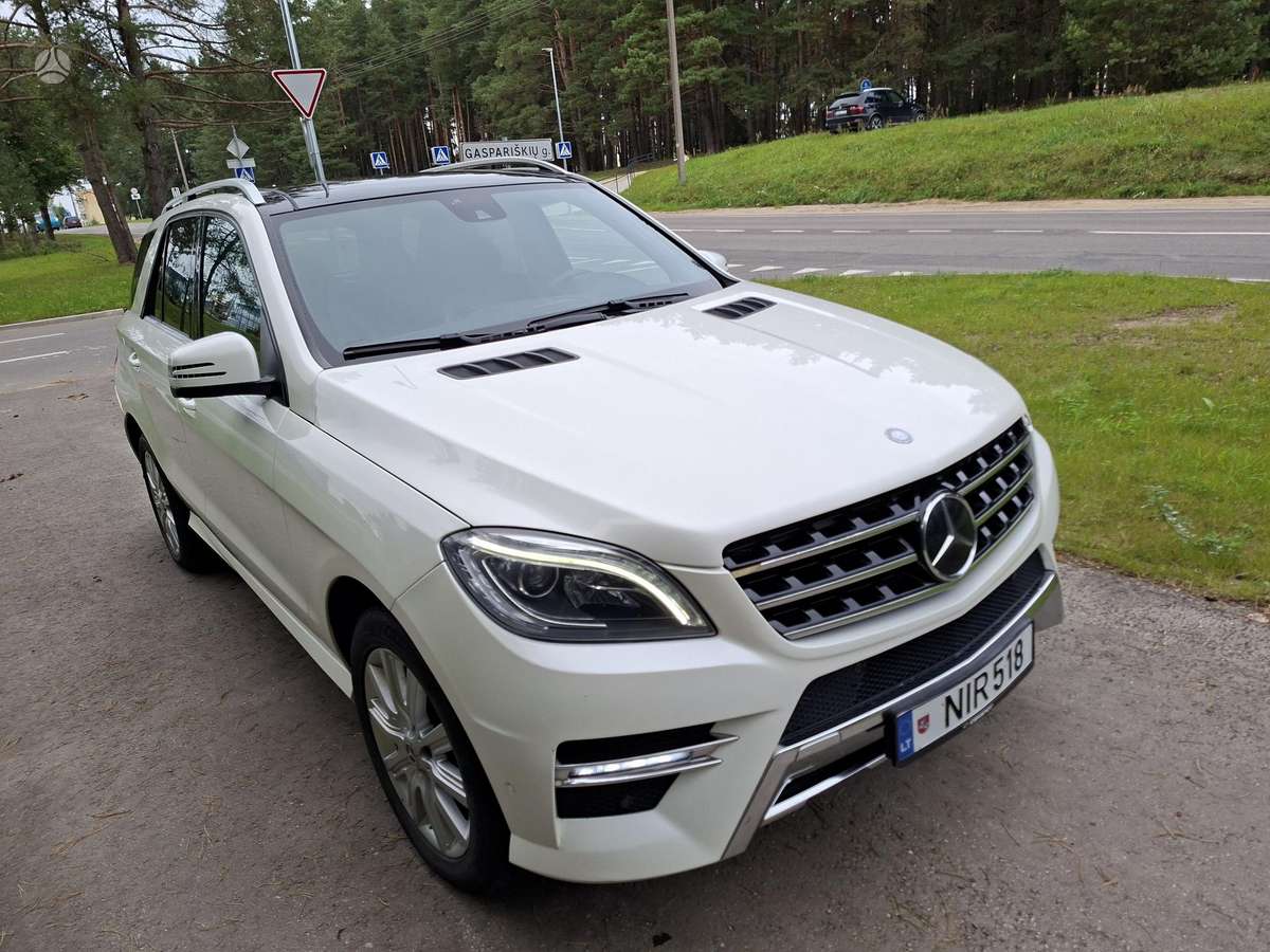 Mercedes-Benz ML350 - 2