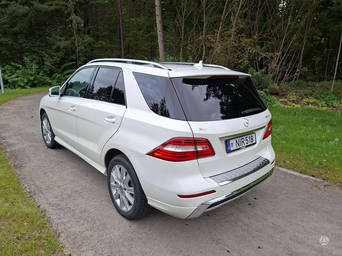 Mercedes-Benz ML350 - 4
