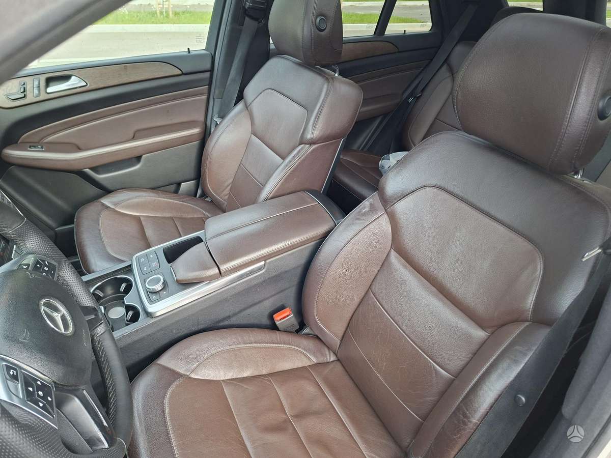 Mercedes-Benz ML350 - 12