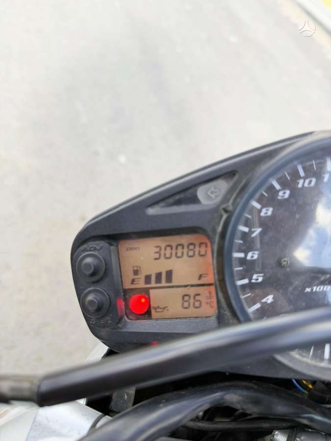 Suzuki GSR 599cc, street / classic