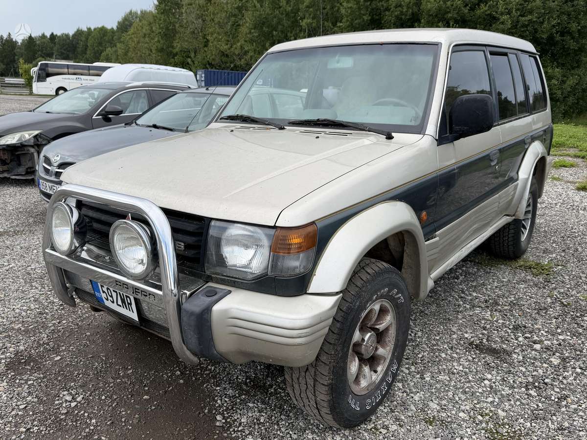 Mitsubishi Pajero - 1