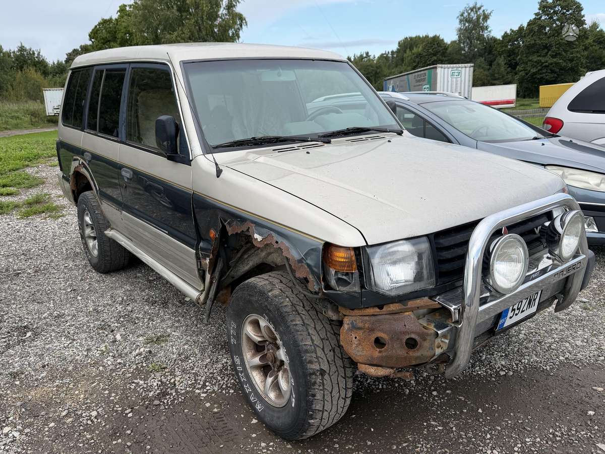 Mitsubishi Pajero - 4
