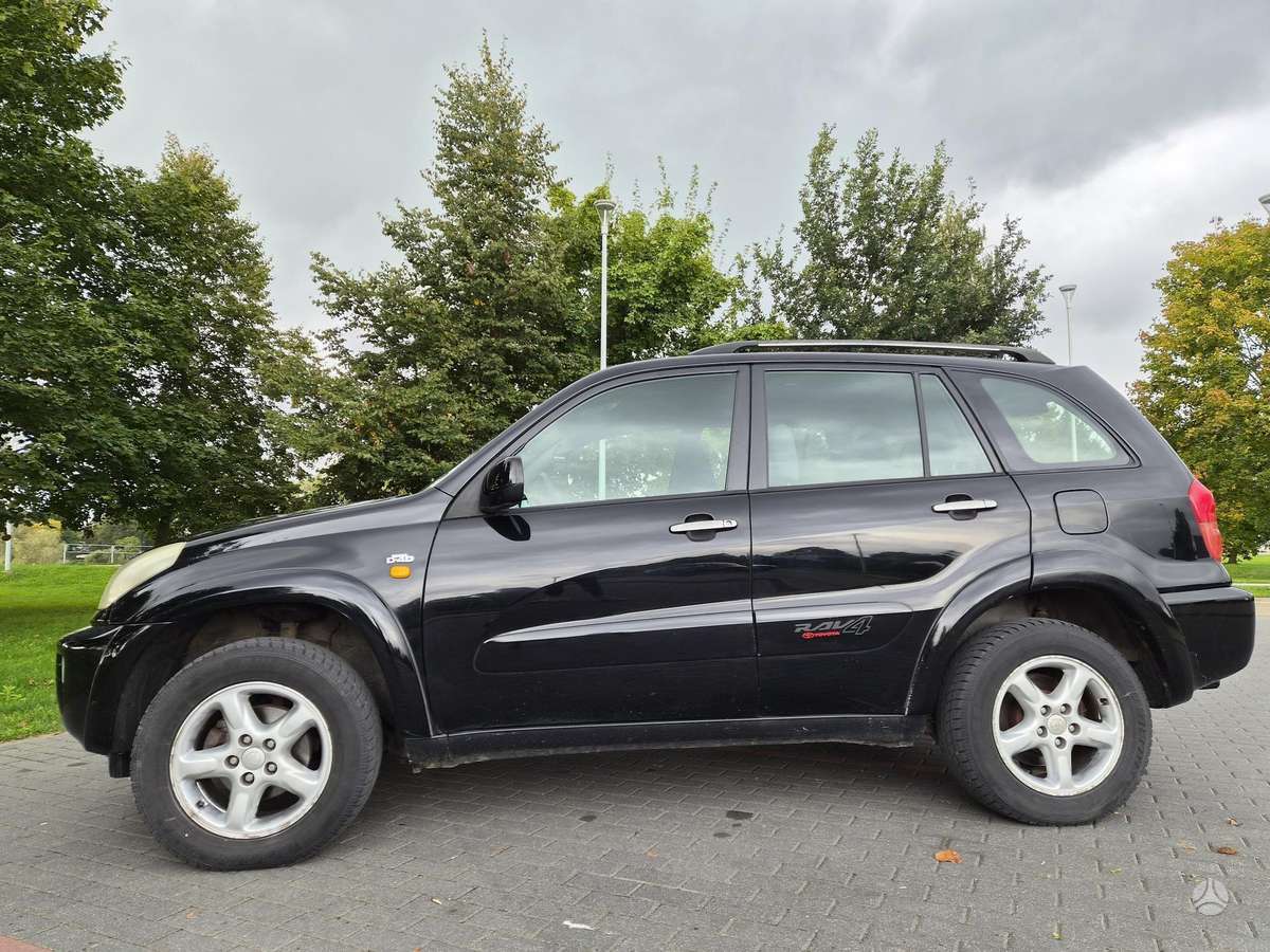 Toyota RAV4 - 8