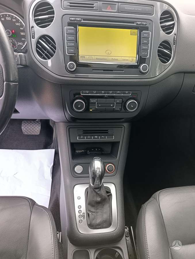 Volkswagen Tiguan - 12