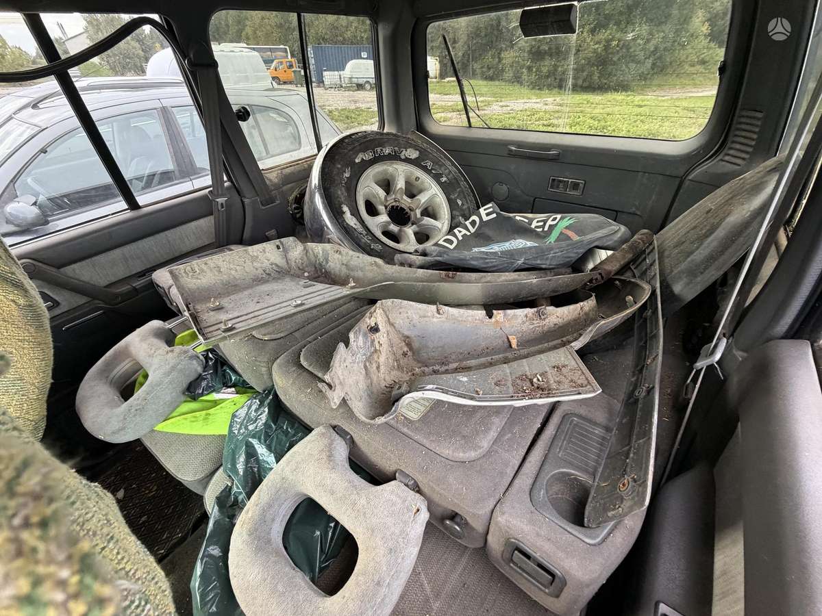 Mitsubishi Pajero - 10