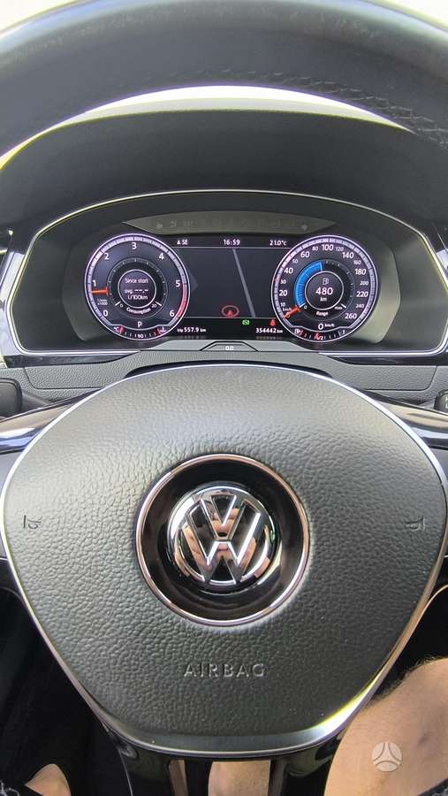 Volkswagen Passat - 4