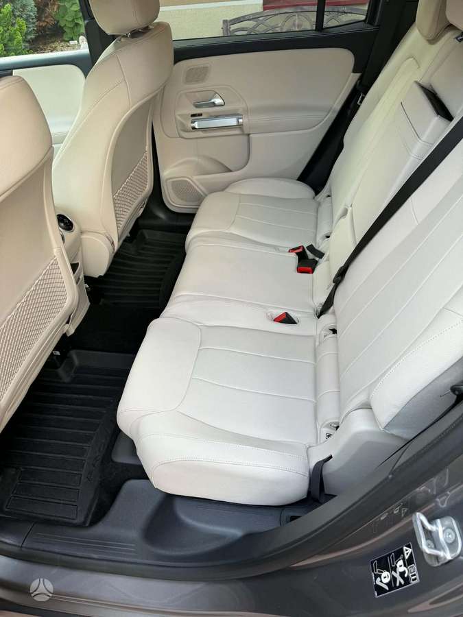 Mercedes-Benz GLB180 - 9
