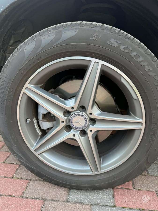 Mercedes-Benz GLB180 - 10