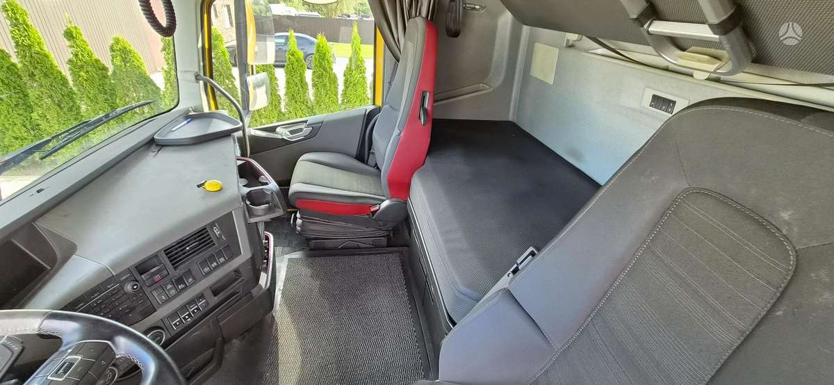 Volvo FH 460, double sleeper