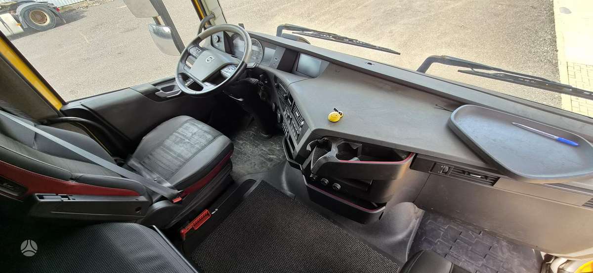 Volvo FH 460, double sleeper